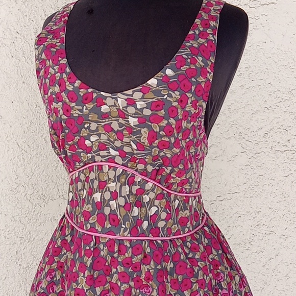 Women's floral knee length sundress with roses - Picture 2 of 6